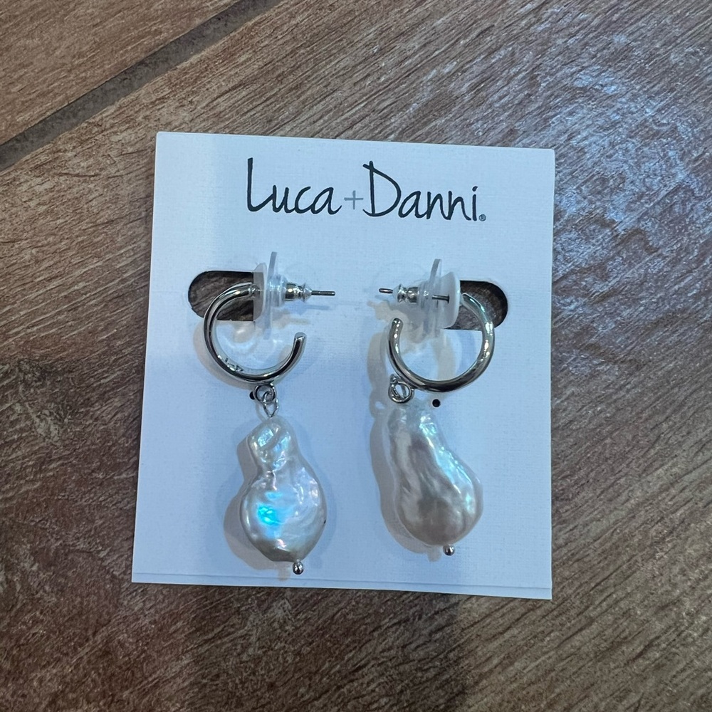 NIB Luca + Danni Silver Pearl Earrings The World is Your Oyster NEW